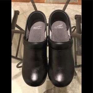 Dansko Clogs Black Like New Condition. Size 7 leather